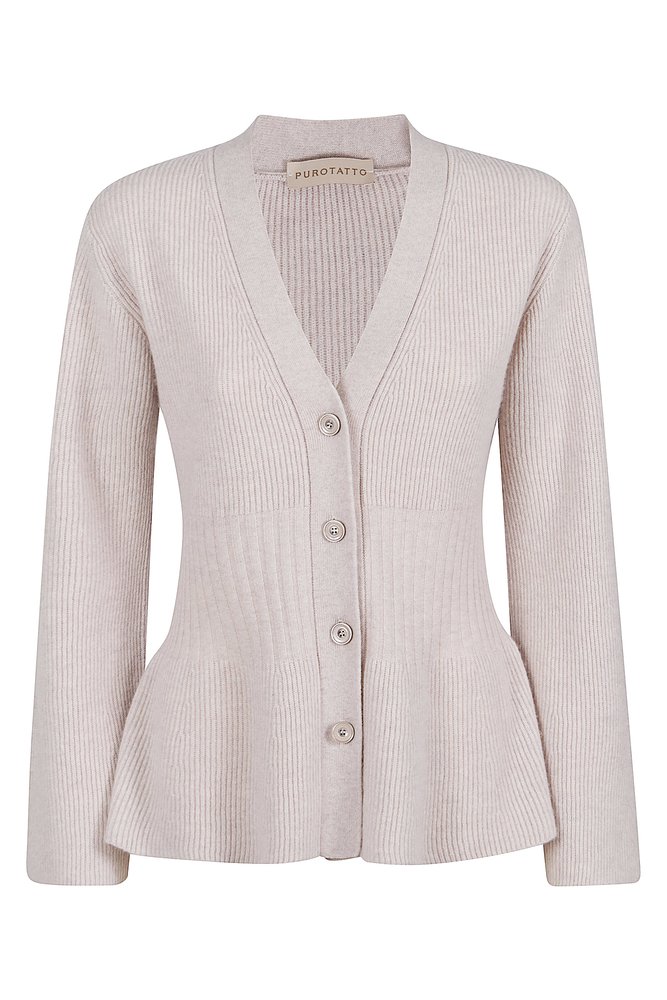 Cardigan in cashmere a coste color sabbia, still life
